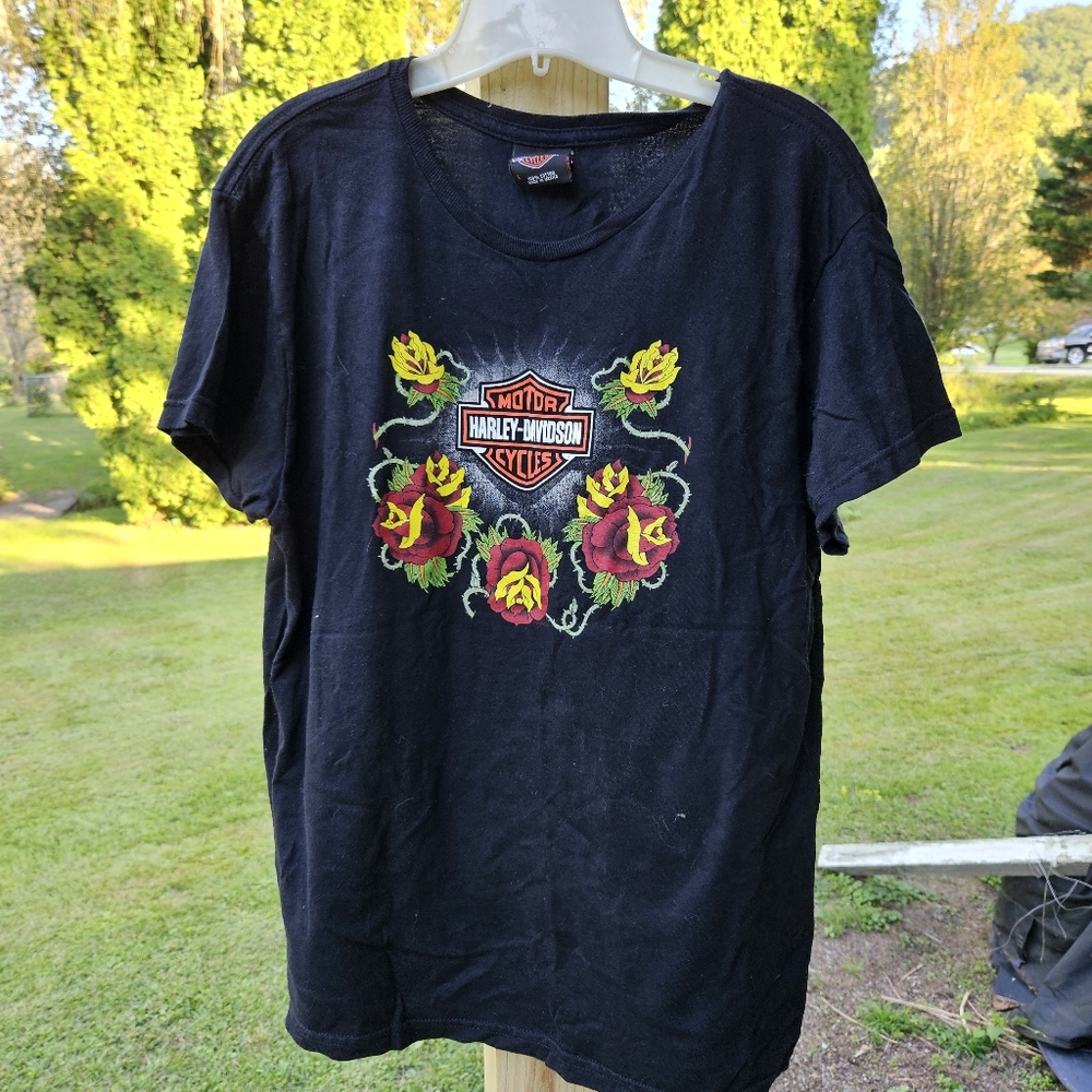 Harley-Davidson Black Tee w/Red and Yellow Floral Print Statesville, NC Size L